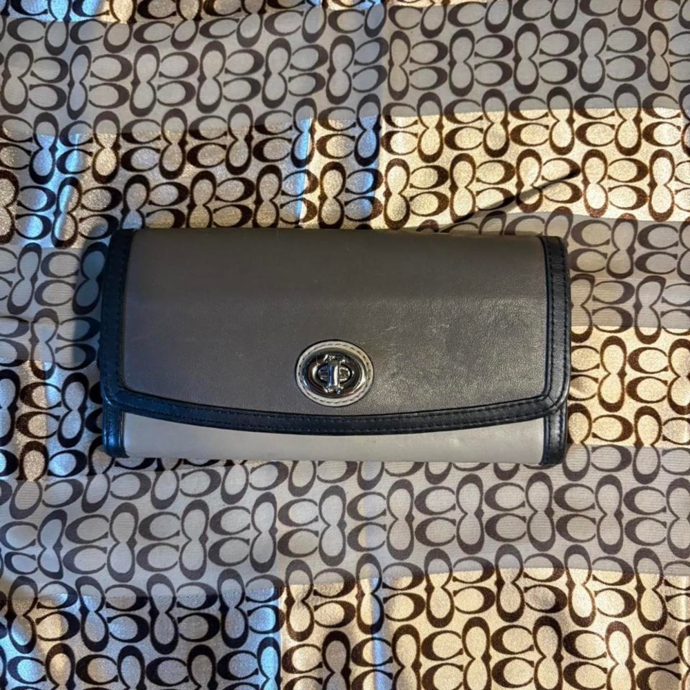 Vintage Coach Leather Turnlock Wallet